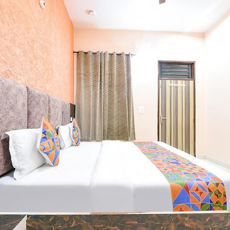 Fabexpress Galaxy Hotell Nayagaon Exteriör bild