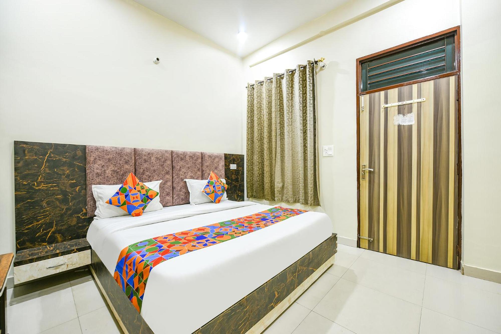 Fabexpress Galaxy Hotell Nayagaon Exteriör bild