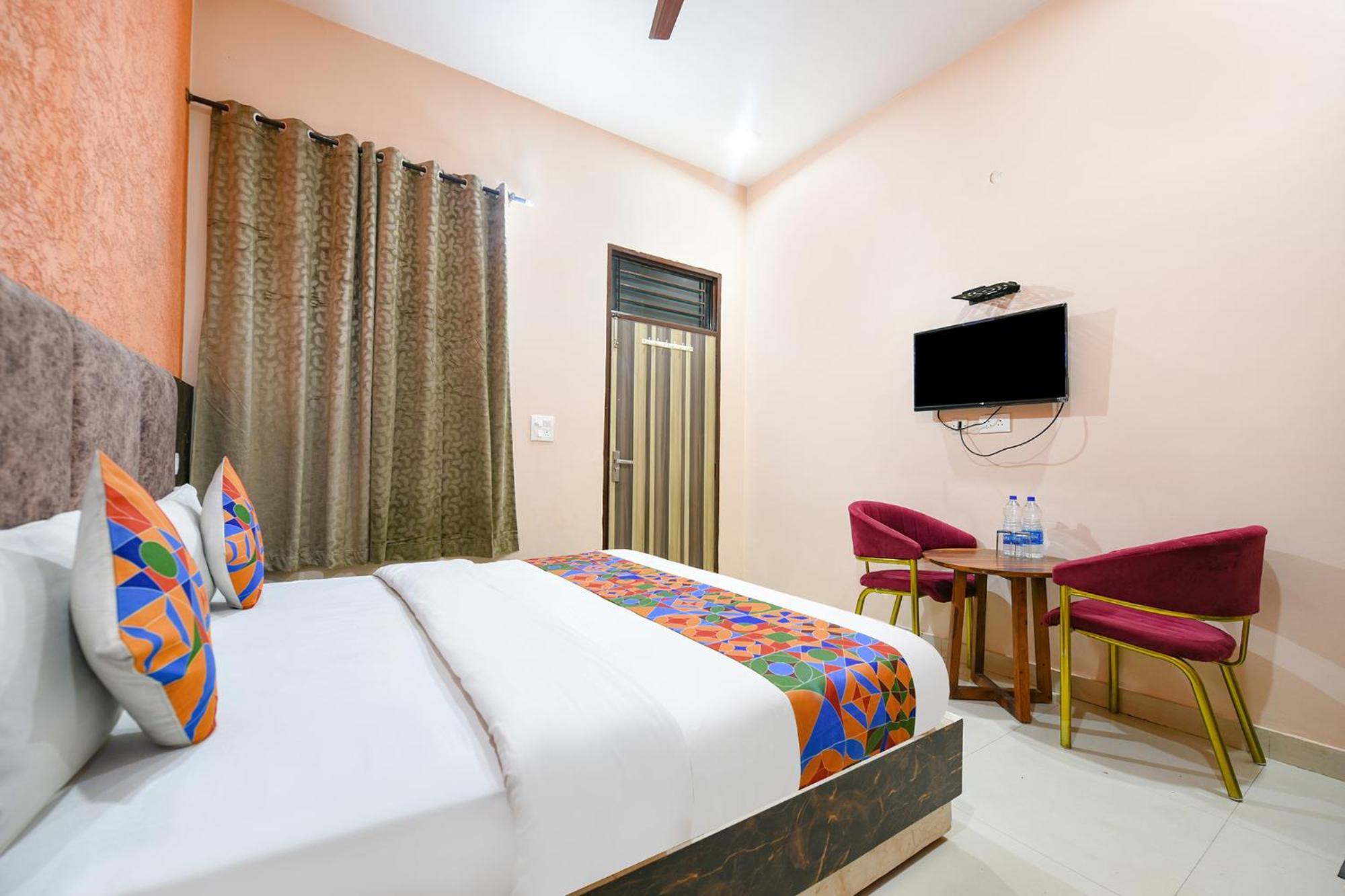 Fabexpress Galaxy Hotell Nayagaon Exteriör bild
