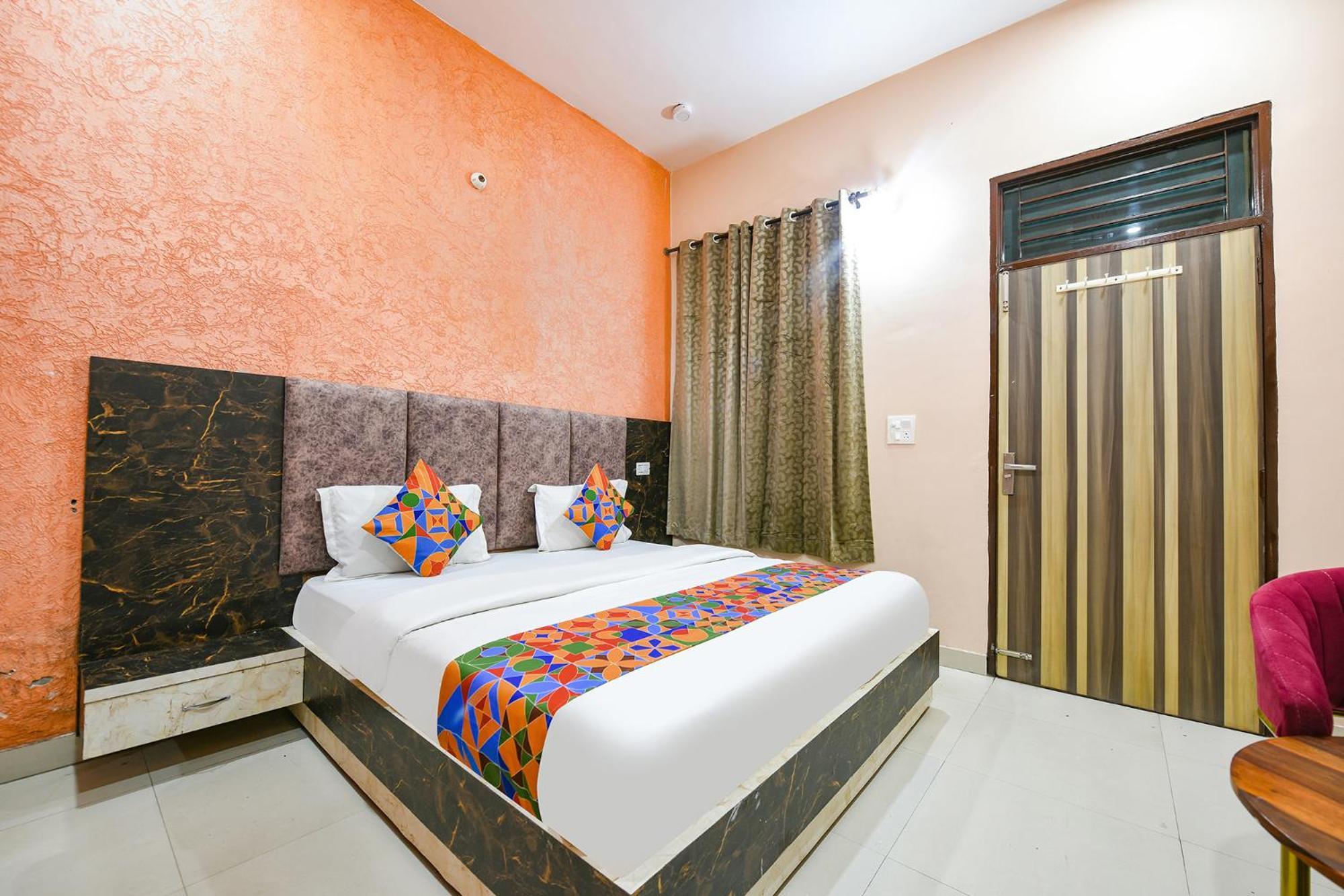 Fabexpress Galaxy Hotell Nayagaon Exteriör bild