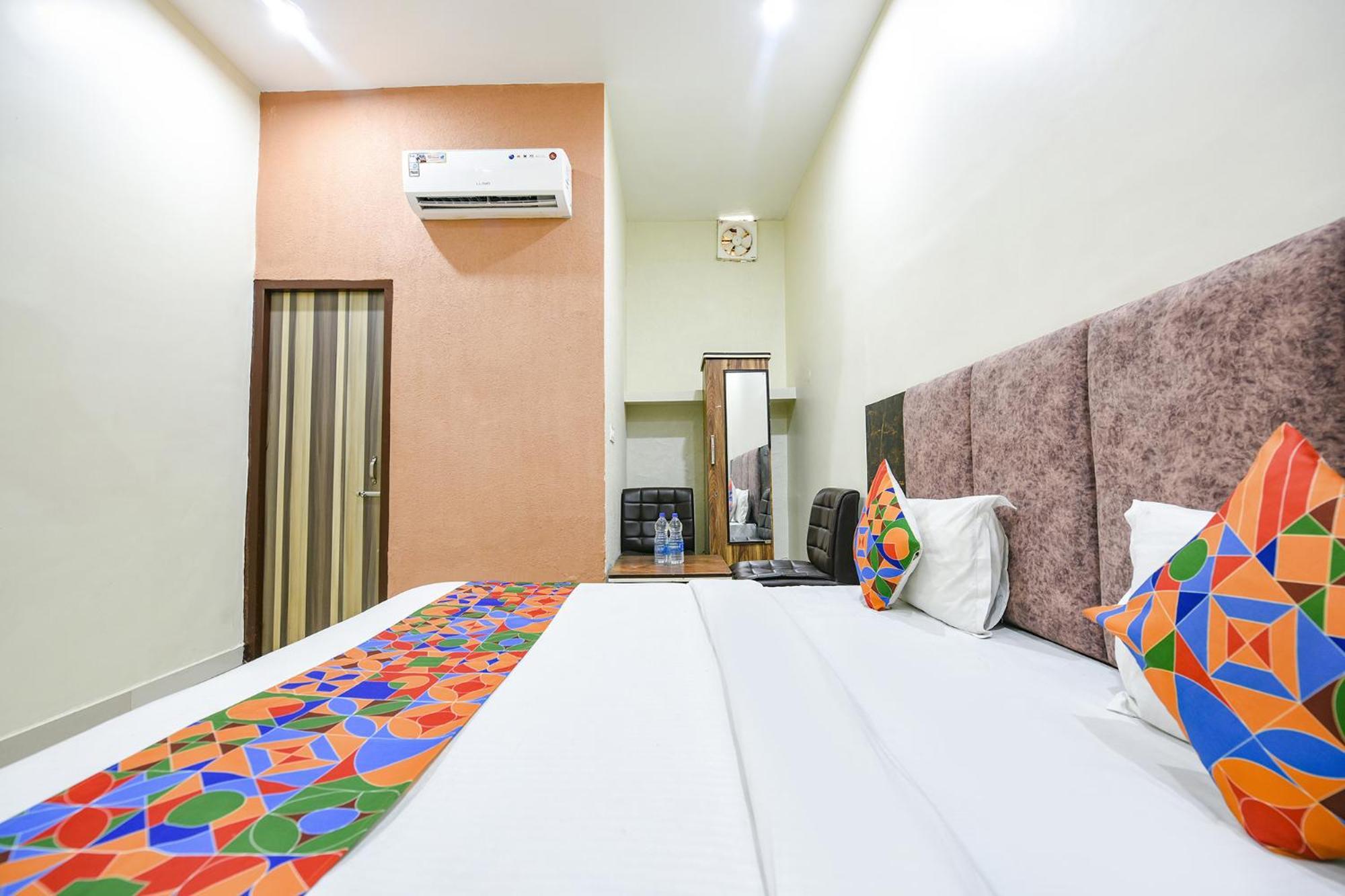 Fabexpress Galaxy Hotell Nayagaon Exteriör bild
