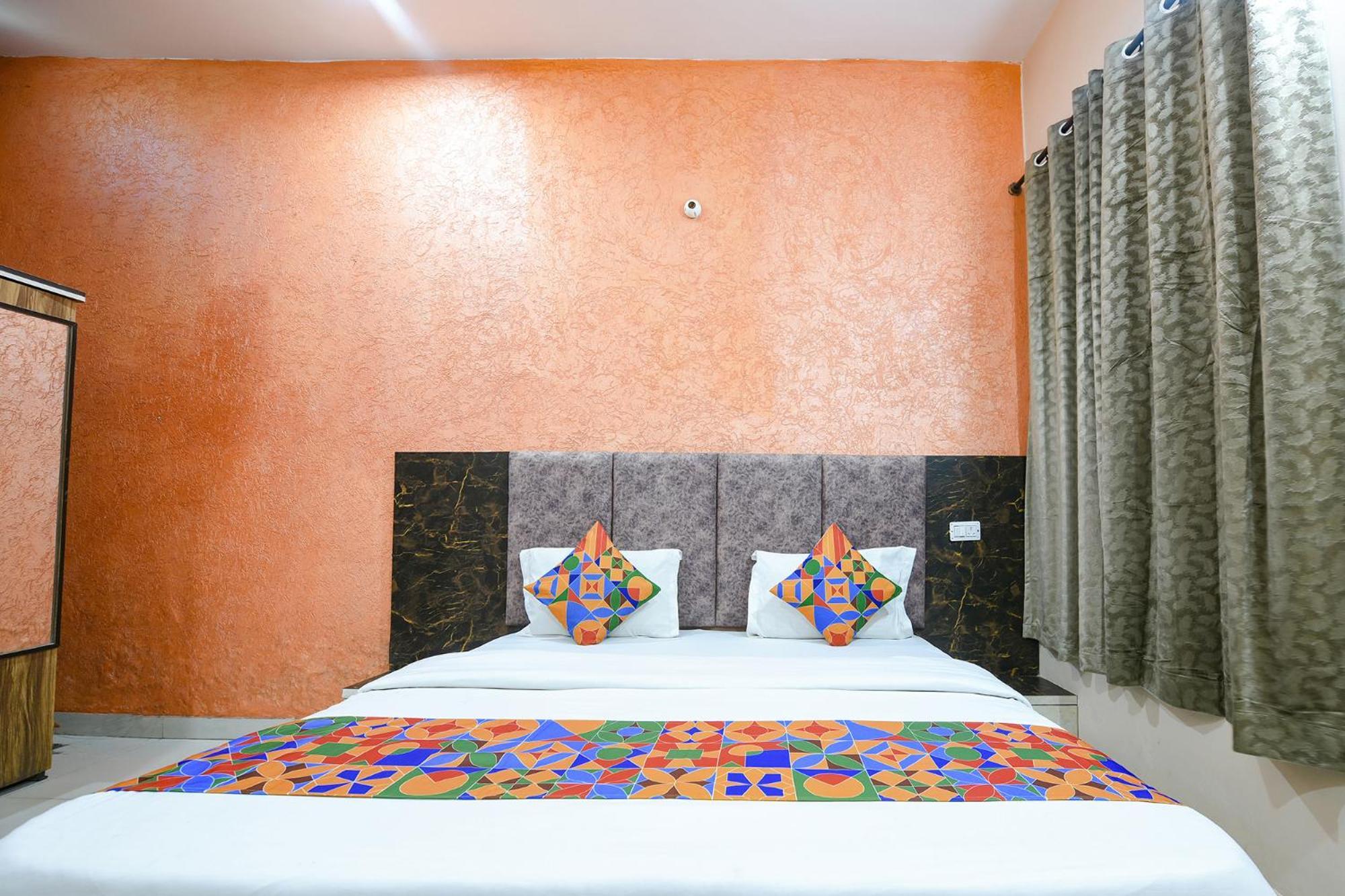 Fabexpress Galaxy Hotell Nayagaon Exteriör bild