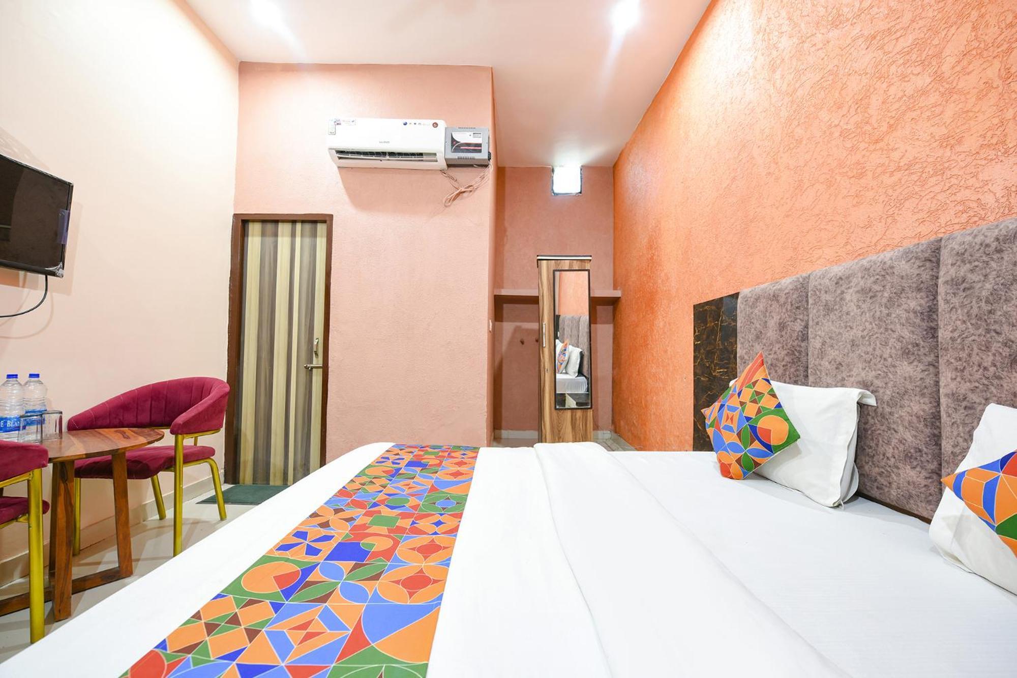 Fabexpress Galaxy Hotell Nayagaon Exteriör bild